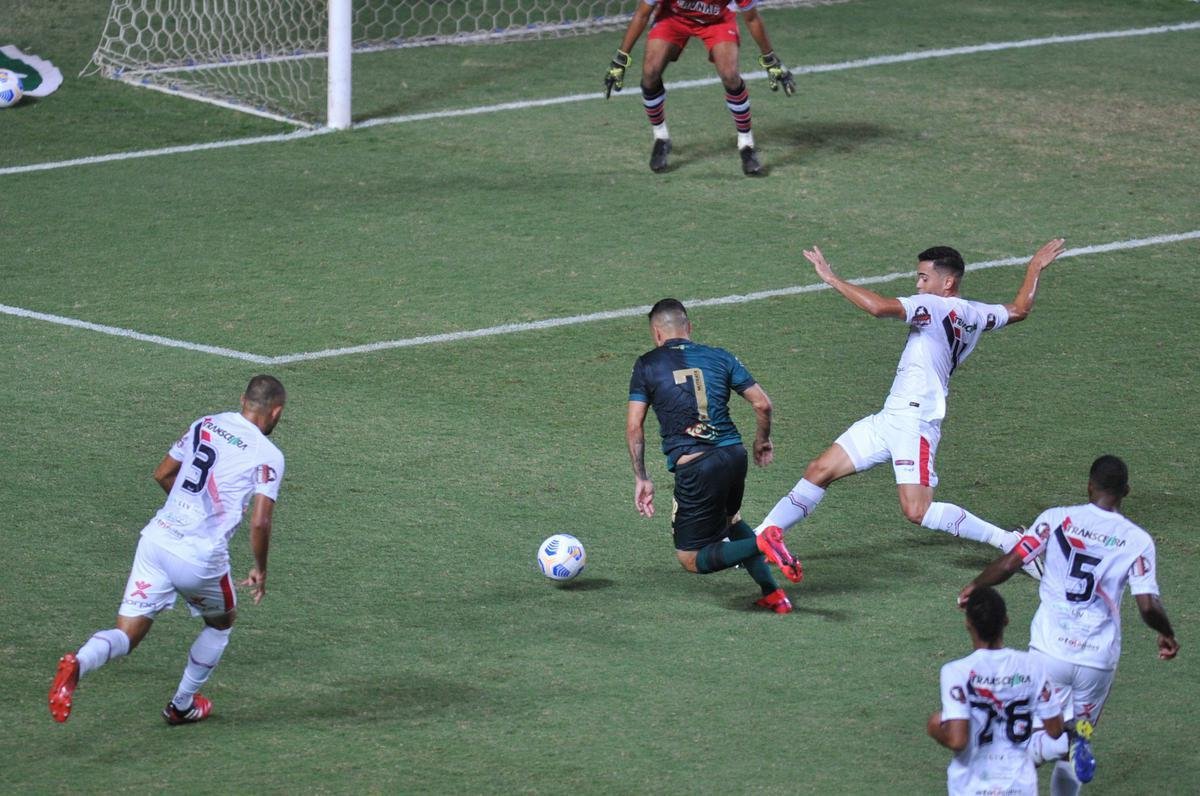 Amrica e Ferrovirio-CE se enfrentaram nesta quarta-feira (14), em partida vlida pela segunda fase da Copa do Brasil. O confronto foi realizado no Estdio Independncia, em Belo Horizonte.