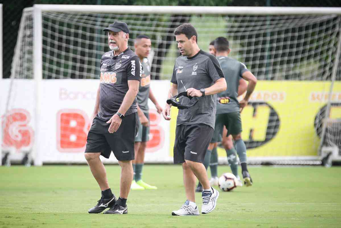 Em busca de reao na Libertadores, Atltico treinou na tarde deste domingo, na Cidade do Galo, antes de viagem para Montevidu, local da partida contra Nacional 
