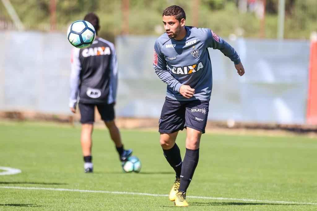 Galo fecha preparao para jogo contra o Grmio no CT do Internacional
