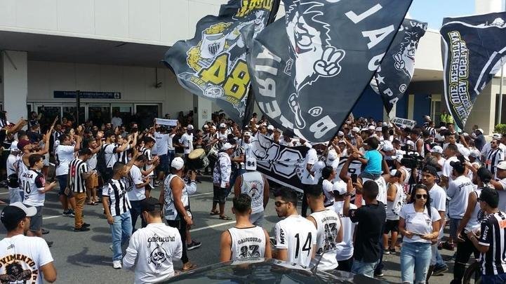 Imagens da chegada de Diego Tardelli