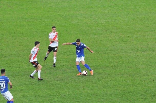 River teve boas chances no primeiro tempo e parou nas defesas de Fbio