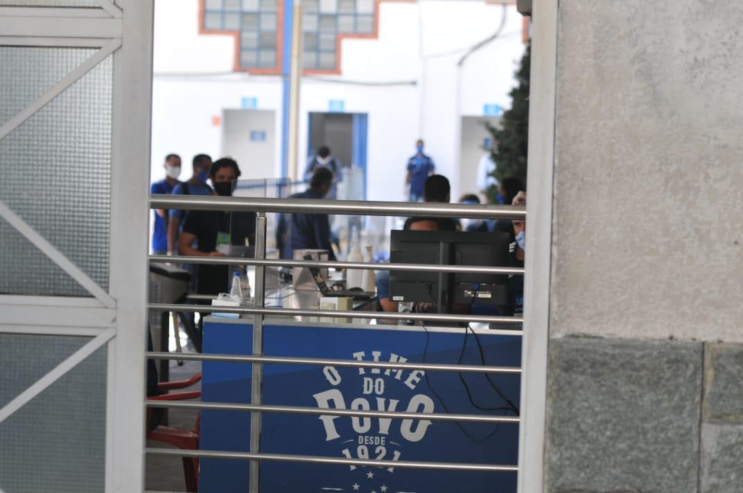 Alexandre Guzanshe/EM/DA Press