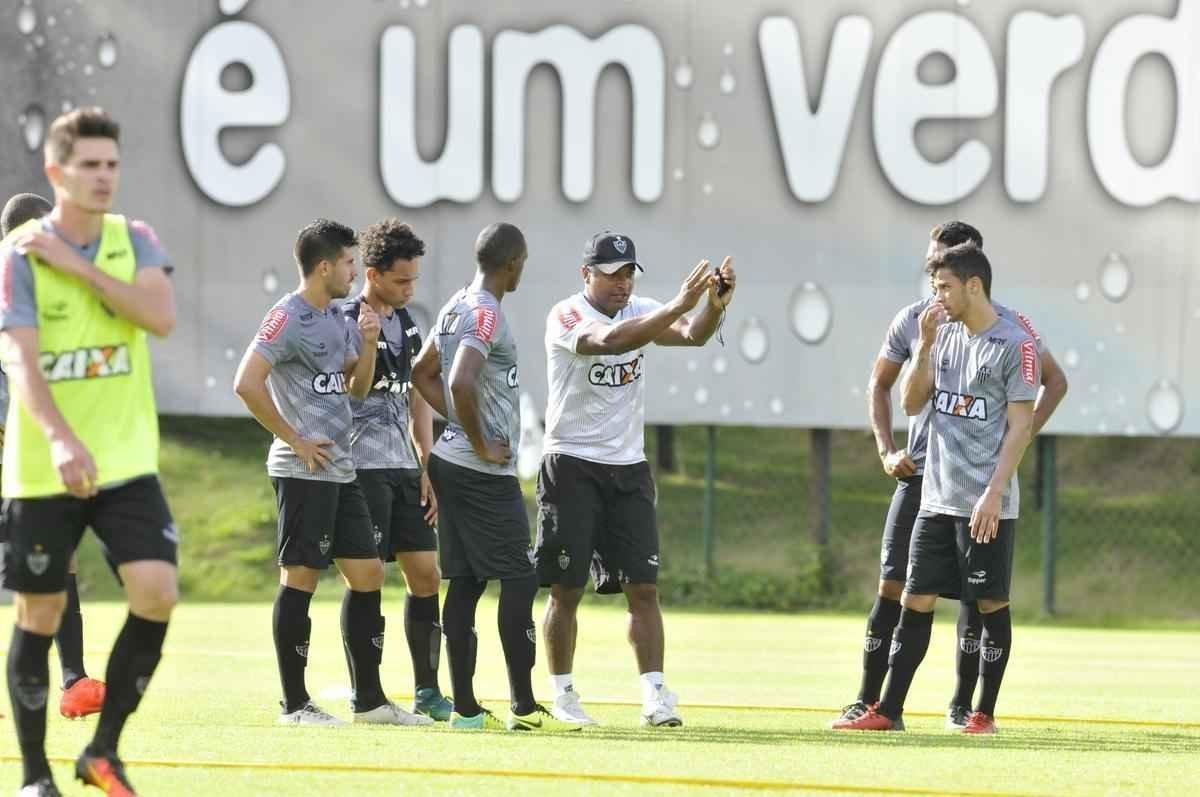 Tcnico Roger Machado completou um ms no comando da equipe do Atltico