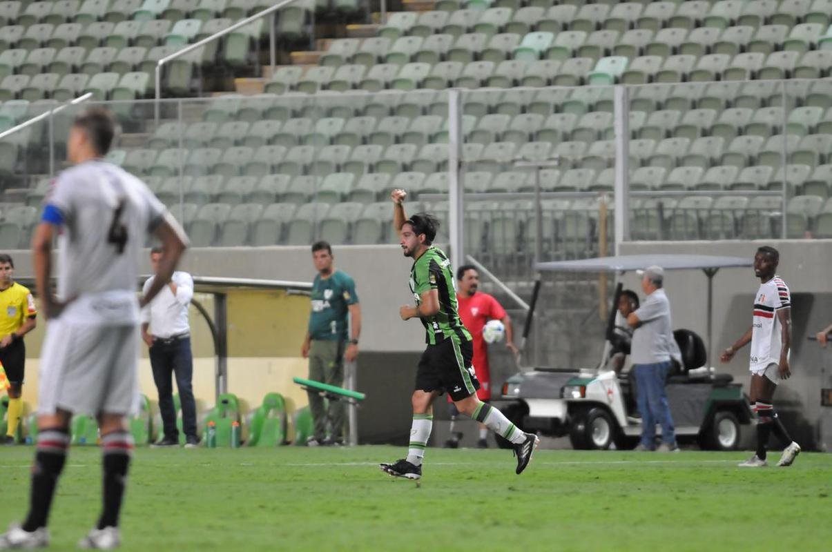 Fotos do jogo entre Amrica e Santa Cruz