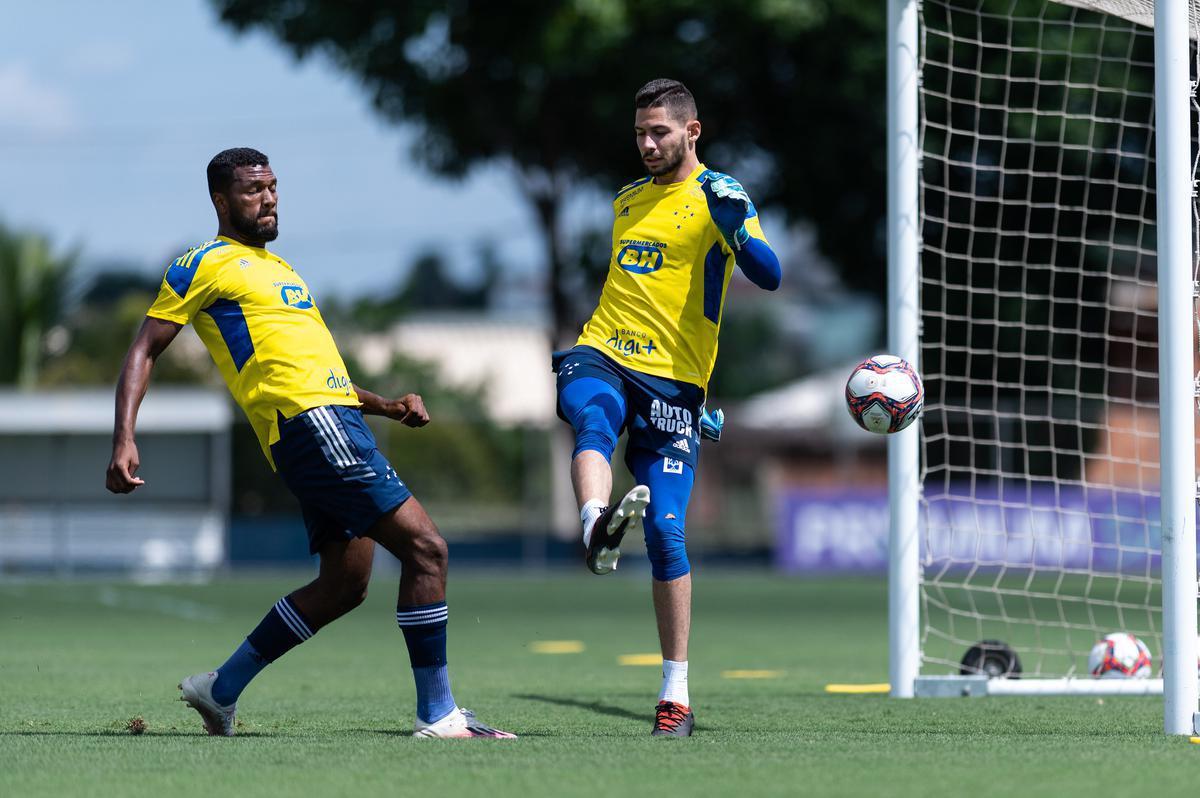 Imagens do último treino do Cruzeiro antes do jogo contra o Coimbra, pelo Campeonato Mineiro