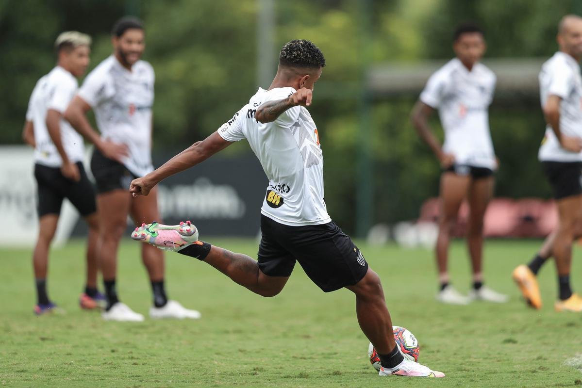 Fotos do treino do Atltico neste sbado, o ltimo de Victor no clube