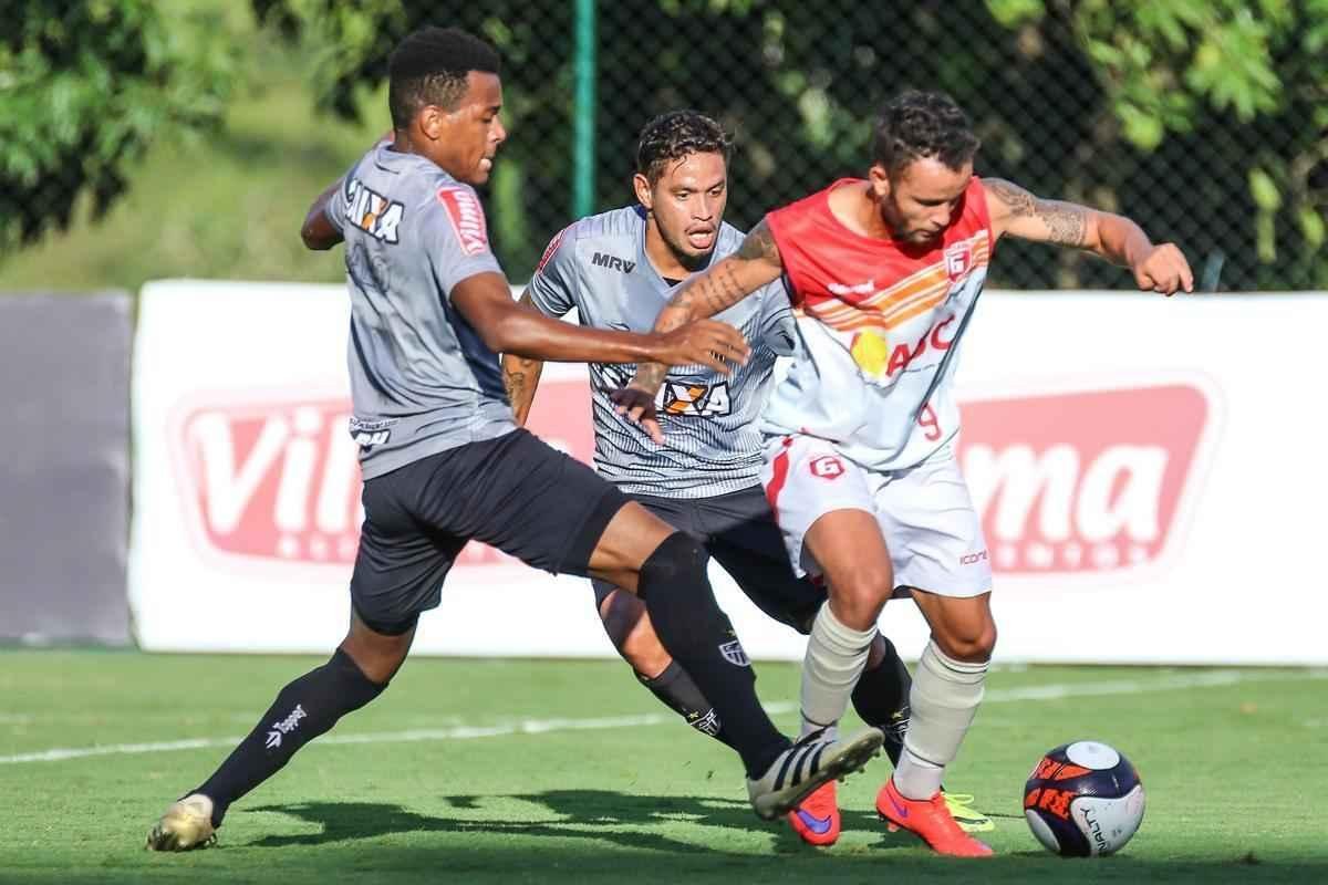 Com gols de Fred e Carlos Csar, Atltico vence jogo-treino contra Guarani de Divinpolis, na Cidade do Galo, por 2 a 0