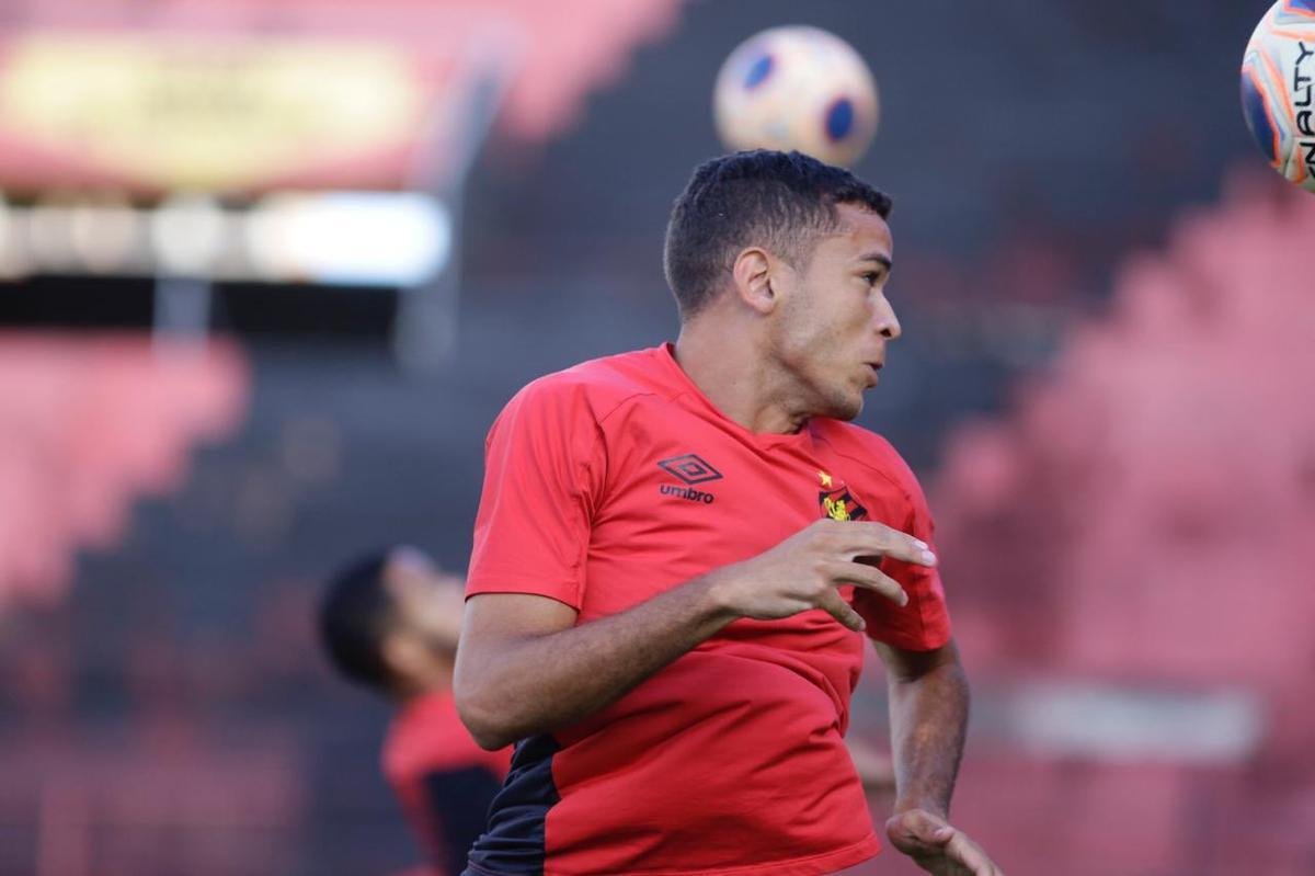 O Leão encerrou sua participação no quadrangular do rebaixamento com a terceira vitória em três jogos. Na tarde desta quarta-feira, os rubro-negros golearam o Petrolina por 5 a 0, na Ilha do Retiro