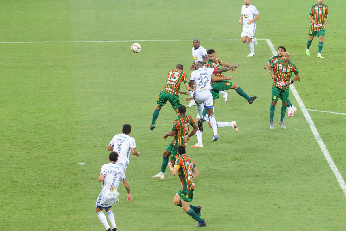 Fotos do duelo entre Cruzeiro e Sampaio Corra, no Mineiro, pela 14 rodada da Srie B do Campeonato Brasileiro