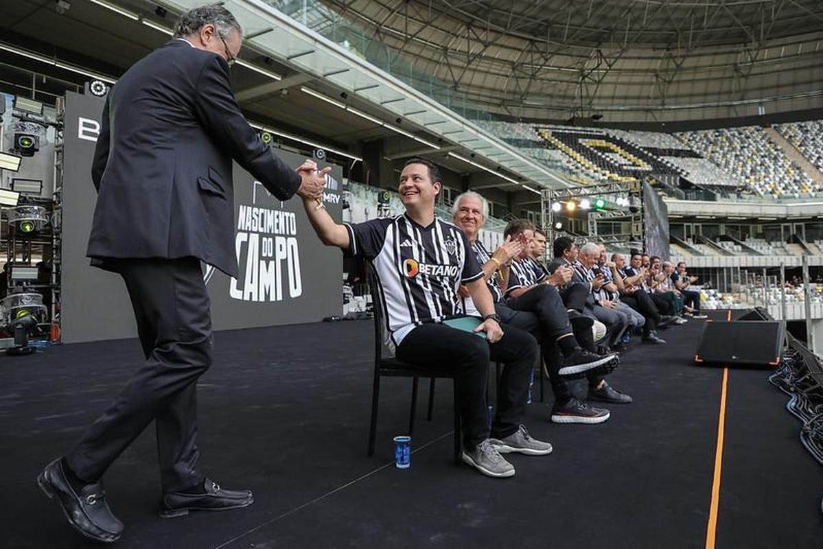 Fotos de autoridades, dirigentes e polticos na inaugurao da Arena MRV