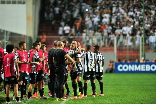 Lances do primeiro tempo de Atltico x La Equidad, no primeiro tempo