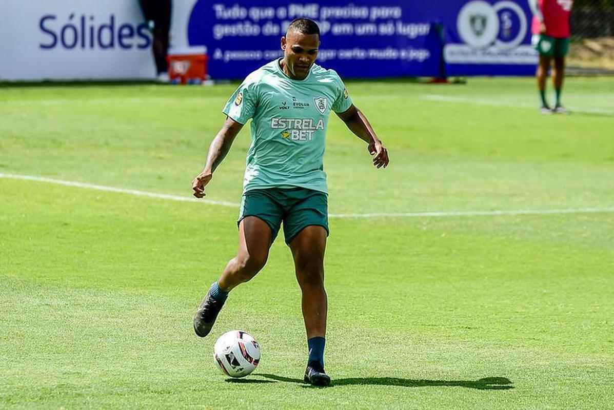 Mikael: 2 jogos