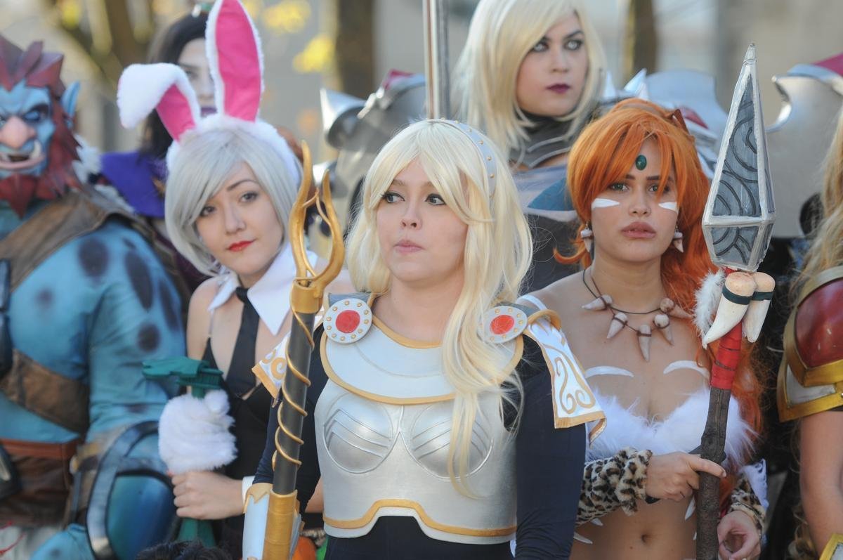 Equipes paiN Gaming e Team oNe duelam no Mineirinho para saber quem ser o vencedor do Campeonato Brasileiro de League of Legends (CBLoL), game de computador que virou febre no mundo inteiro. Durante o evento, cosplayers so uma das atraes, que chamam a ateno dos fs.