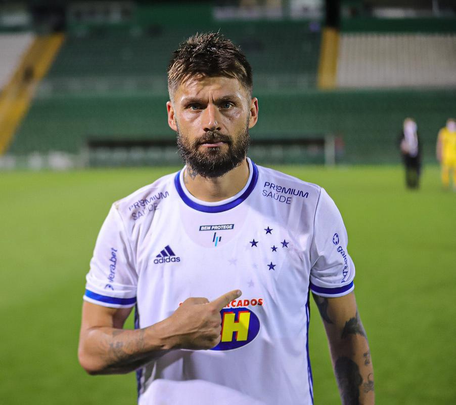 Rafael Sobis foi o autor do gol da vitória do Cruzeiro em Chapecó. Em cobrança de falta, ele garantiu o 1 a 0