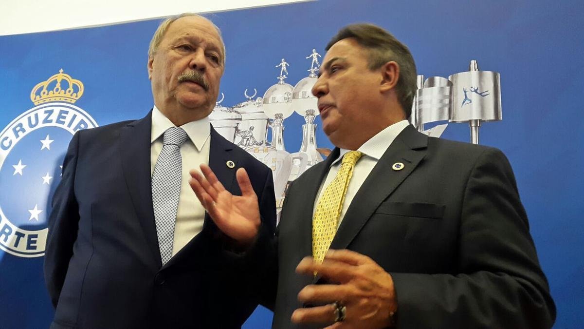 Wagner Pires de S, novo presidente do Cruzeiro, e Zez Perrella, presidente do Conselho, tomaram posse