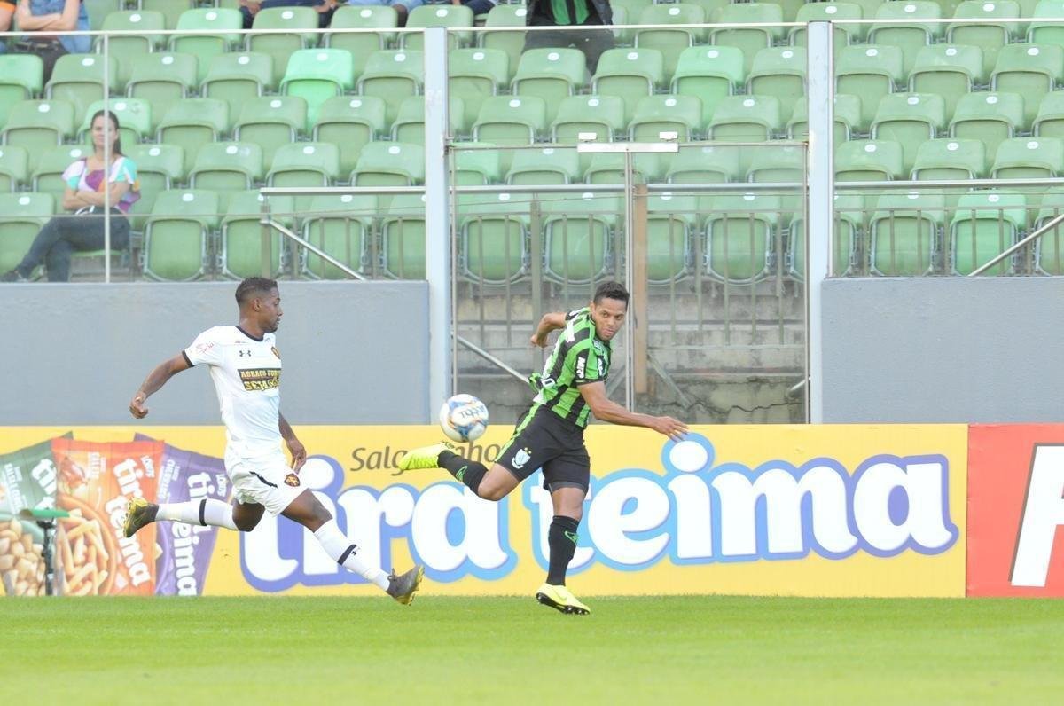 Amrica chegou ao gol no segundo tempo, em chute cruzado de Ademir: 1 a 0
