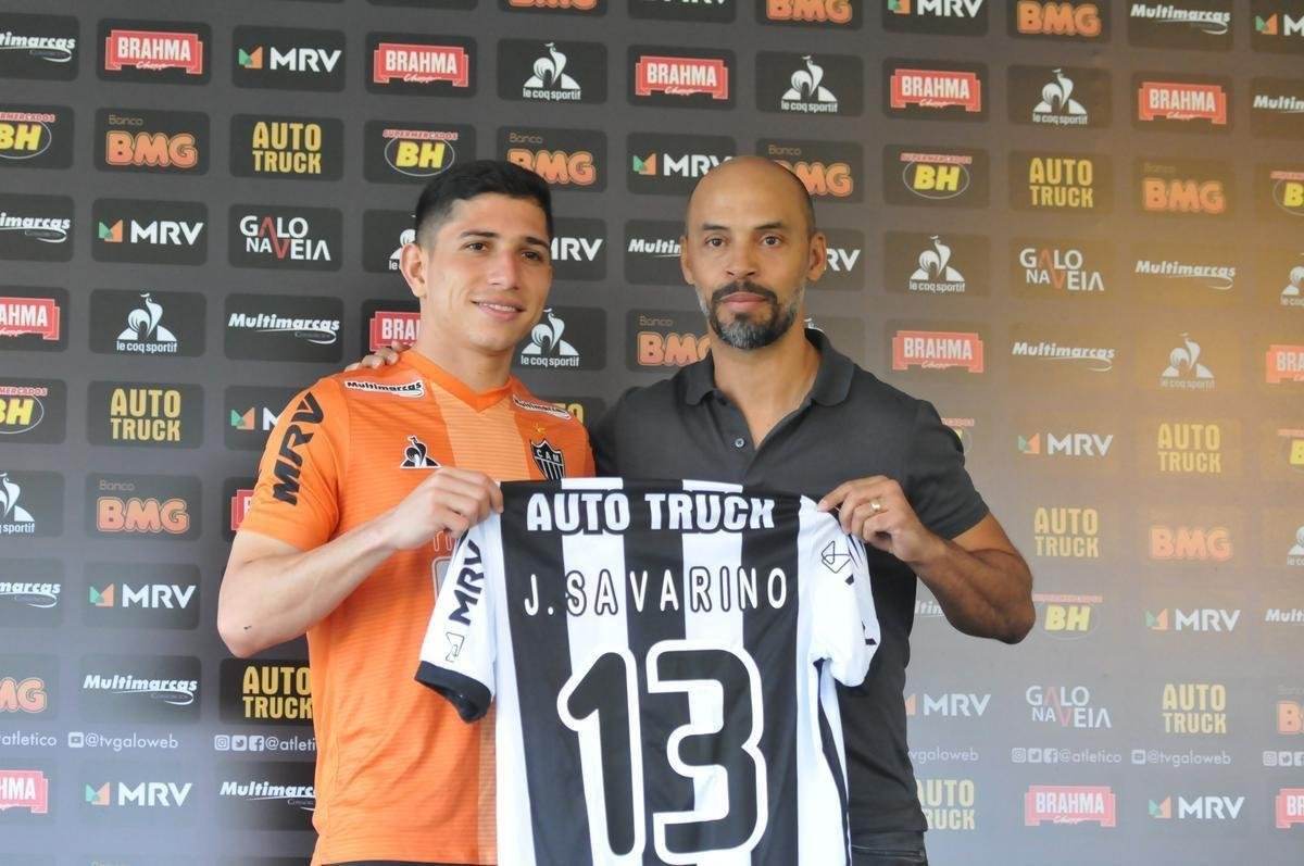 Meia-atacante venezuelano Jefferson Savarino, de 23 anos, foi apresentado pelo gerente de futebol Marques, do Atltico, na Cidade do Galo