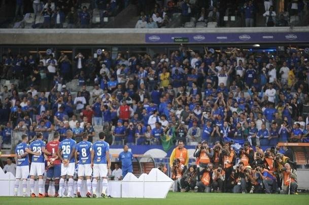 Fotos do primeiro tempo do duelo entre Cruzeiro e Flamengo, no Mineiro, pelas oitavas de final da Libertadores