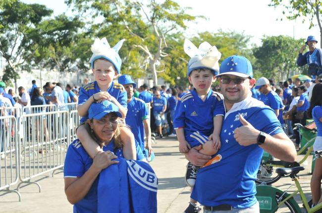 Chegada da torcida do Cruzeiro ao Mineiro para o jogo contra a Ponte Preta pela 13 rodada da Srie B do Campeonato Brasileiro. Estdio voltou a receber grande pblico