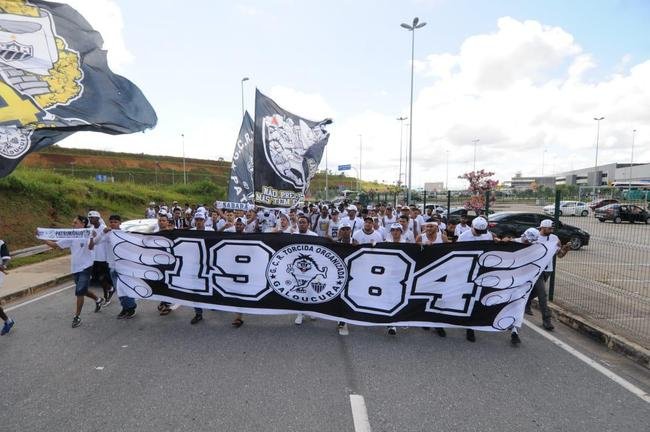 Imagens da chegada de Diego Tardelli