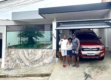 Jogador compartilhou o momento especial junto aos familiares no Instagram