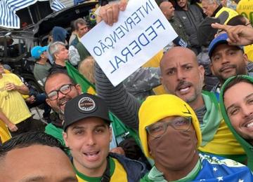 Galan voltou da Itália para o Brasil e não foi encontrado pelo Ministério Público; esta semana o homem reapareceu durante uma manifestação de bolsonaristas