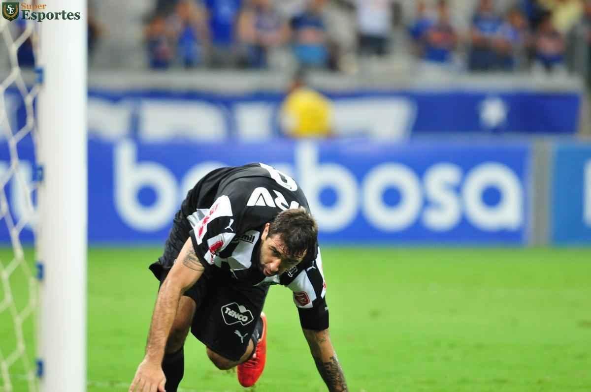 No ltimo clssico no novo Mineiro, as duas equipes faziam o segundo jogo da semifinal do Mineiro %u2013 a Caldense havia feito a melhor campanha na primeira fase e impediu que a dupla chegasse junta  deciso. Aps empate por 1 a 1 no Independncia, a Raposa saiu na frente com gol do uruguaio De Arrascaeta, mas o argentino Lucas Pratto virou o placar e garantiu o Galo na deciso em que venceria a equipe de Poos de Caldas.