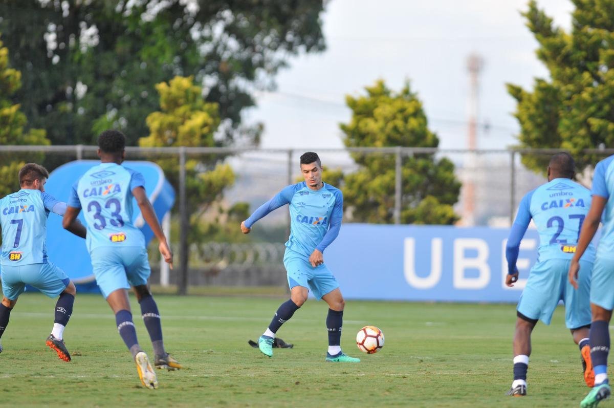 Fotos do treino do Cruzeiro desta segunda-feira, na Toca da Raposa II (Alexandre Guzanshe/EM D.A Press)