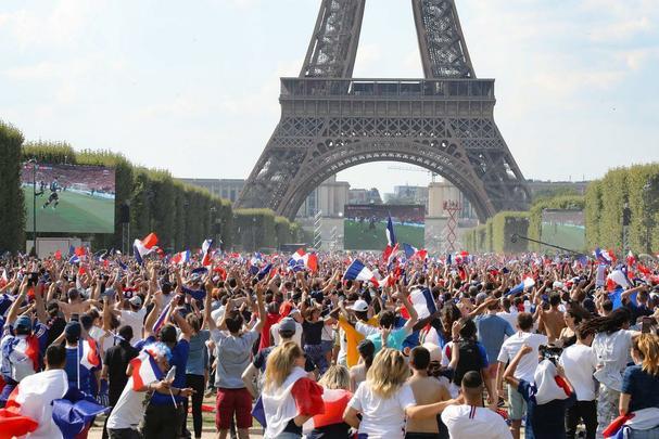 Franceses lotaram ruas de Paris e região da Torre Eiffel durante a decisão da Copa do Mundo
