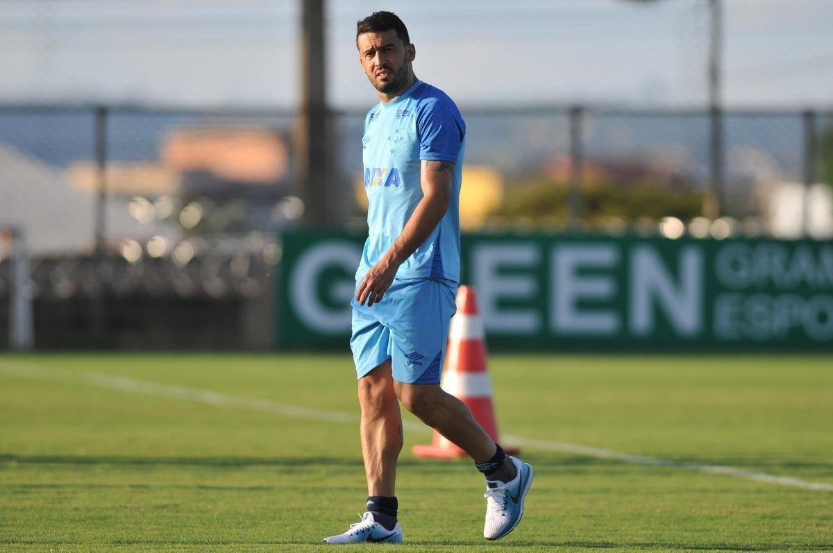 Aps conquistar o Mineiro, jogadores do Cruzeiro voltaram ao trabalho nesta tera-feira