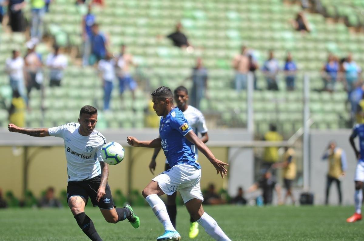 Na reta final do jogo, Grmio ampliou para 4 a 1 e jogadores como Thiago Neves e Edilson foram muito vaiados, assim como o vice-presidente de futebol Itair Machado