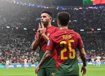 Cristiano Ronaldo iniciou no banco e viu Gonçalo Ramos marcar três vezes no show português por 6 a 1, que também teve recorde de Pepe
