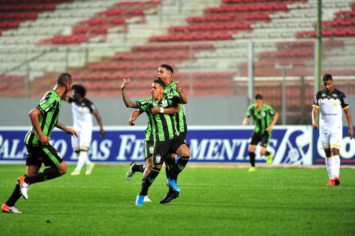 Amrica e Cricima travaram bom duelo na Arena Independncia pela Srie B