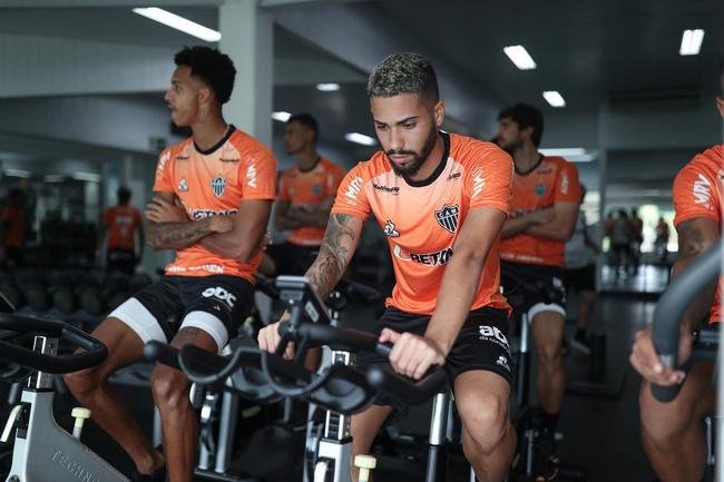 O Atltico realizou, nesta quinta-feira (10), a primeira atividade visando o clssico com o Amrica, vlido pela 5 rodada do Campeonato Mineiro. Com titulares em campo, o time de 'El Turco' Mohamed trabalhou para o confronto que ser disputado s 16h30 do sbado (12), no Estdio Independncia, em Belo Horizonte.