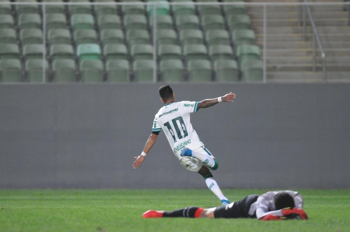 Fotos de Amrica x Brasil de Pelotas, no Independncia, pela 24 rodada da Srie B