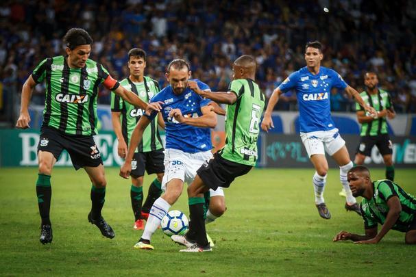 Depois de sair em desvantagem, Cruzeiro reagiu e conseguiu o empate com Arrascaeta
