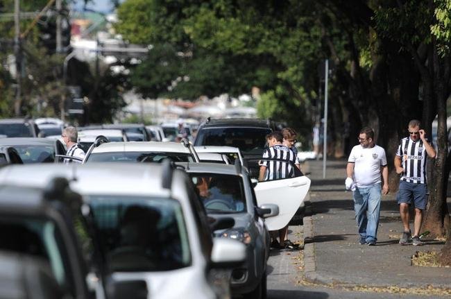 Fotos da chegada da torcida do Atltico ao Mineiro para o clssico contra o Cruzeiro pela nona rodada do Mineiro 
