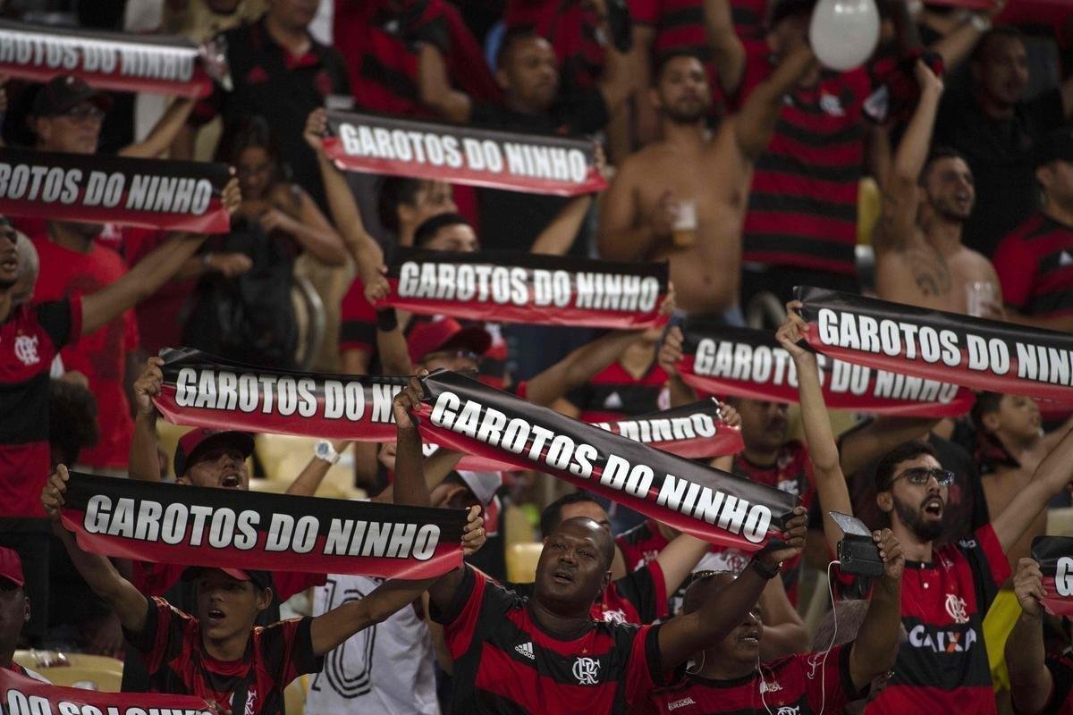 Vtimas do incndio no Ninho do Urubu foram homenageadas antes de Flamengo x Fluminense