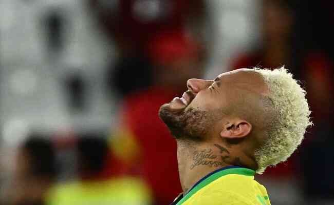 Neymar foi s lagrimas aps eliminao brasileira em derrota para a Crocia, nos pnaltis