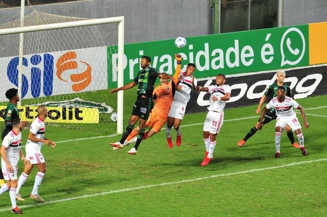 Fotos do jogo entre Amrica e So Paulo, no Independncia, em BH, pela ltima rodada do Campeonato Brasileiro de 2021
