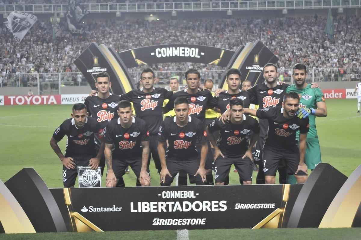 Imagens do duelo entre Atltico e Libertad-PAR, no Independncia, pela Copa Libertadores