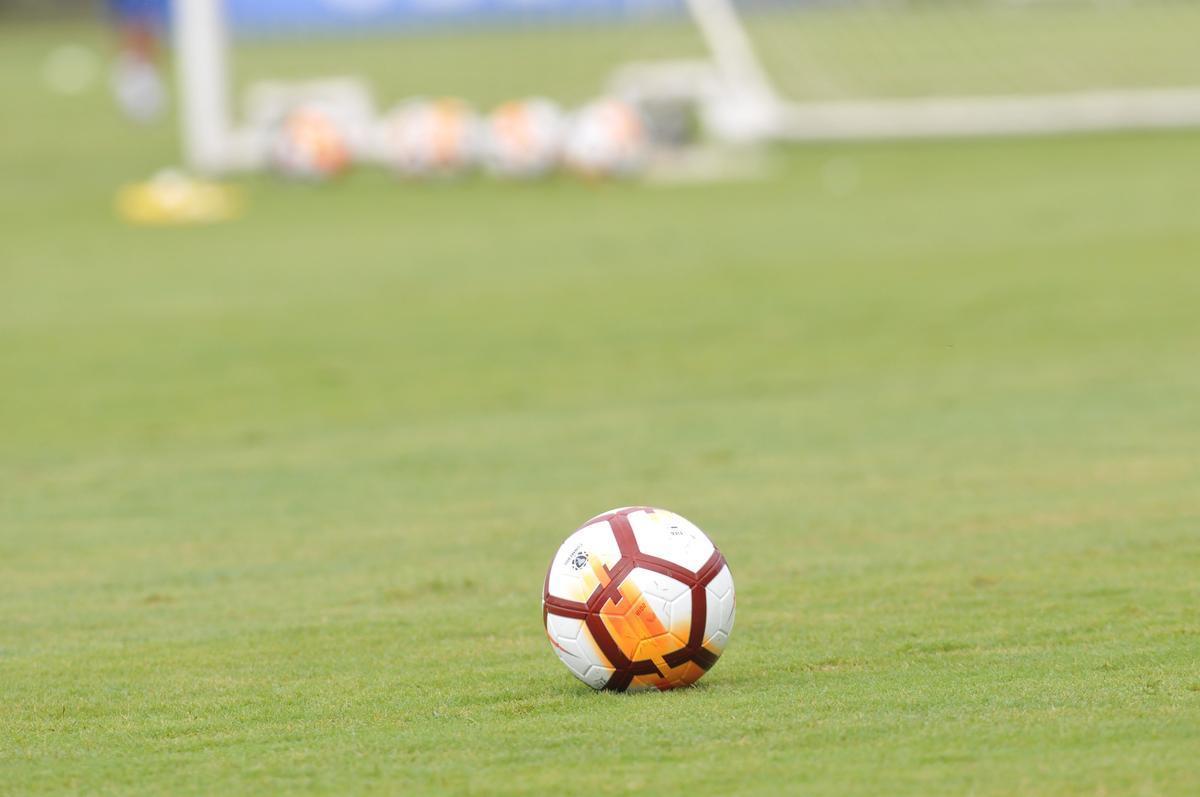 Cruzeiro treina com bola da Copa Libertadores (Juarez Rodrigues/EM D.A Press)