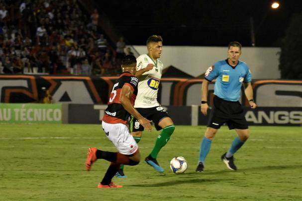 América arrancou empate dramático diante do Atlético-GO em Goiânia