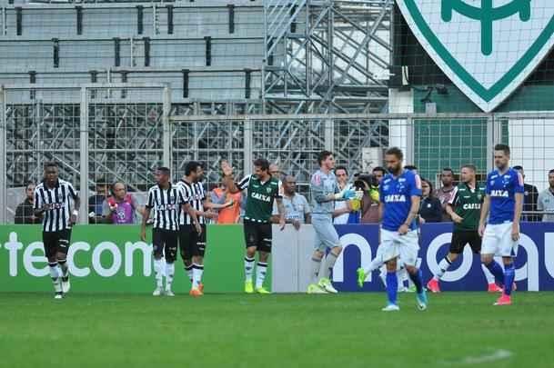 Fred festeja segundo gol do Atltico no clssico 500 contra o Cruzeiro