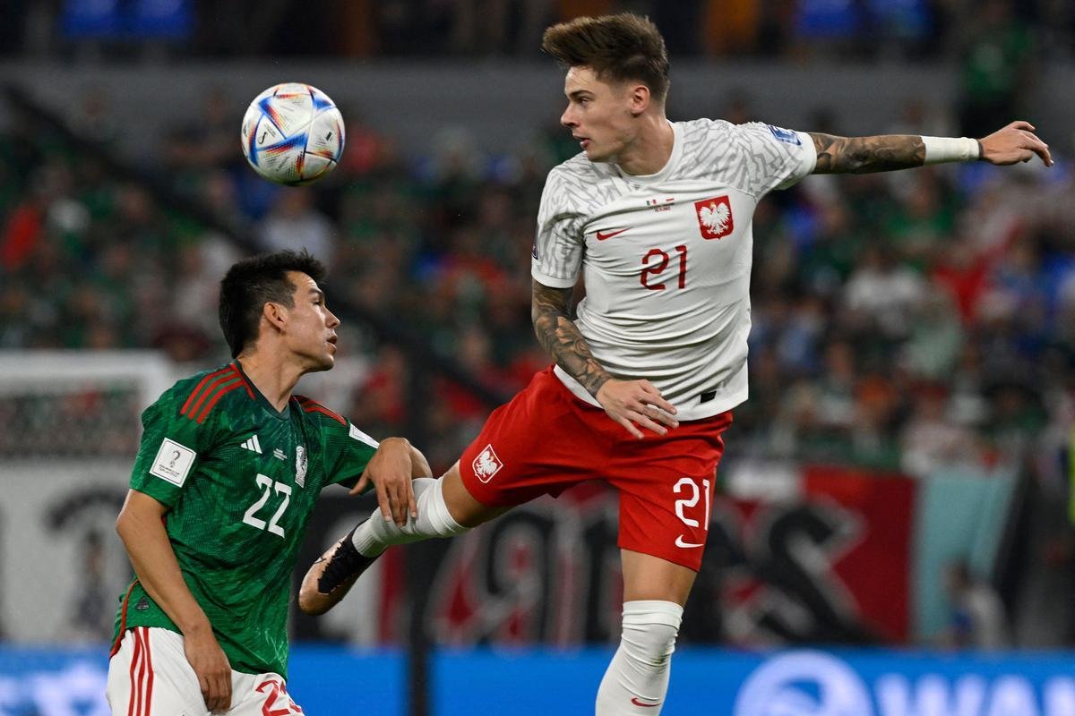Imagens do jogo entre Mxico e Polnia, pelo Grupo C da Copa do Mundo.