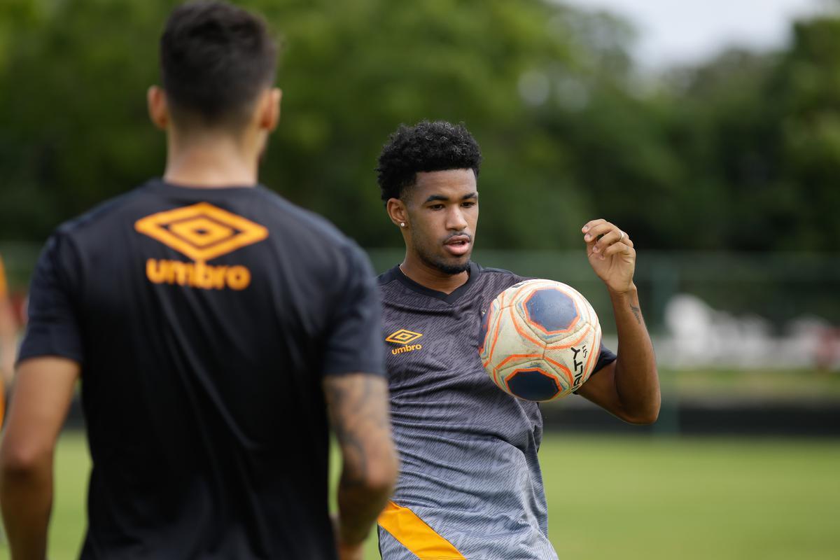 Nesta quinta-feira, sob o comando do treinador Daniel Paulista, Sport realizou primeiro trabalho ttico aps retorno s atividades