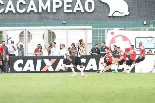 Elias recebeu passe de Cazares pela direita e marcou o segundo do Atltico: 2 a 1