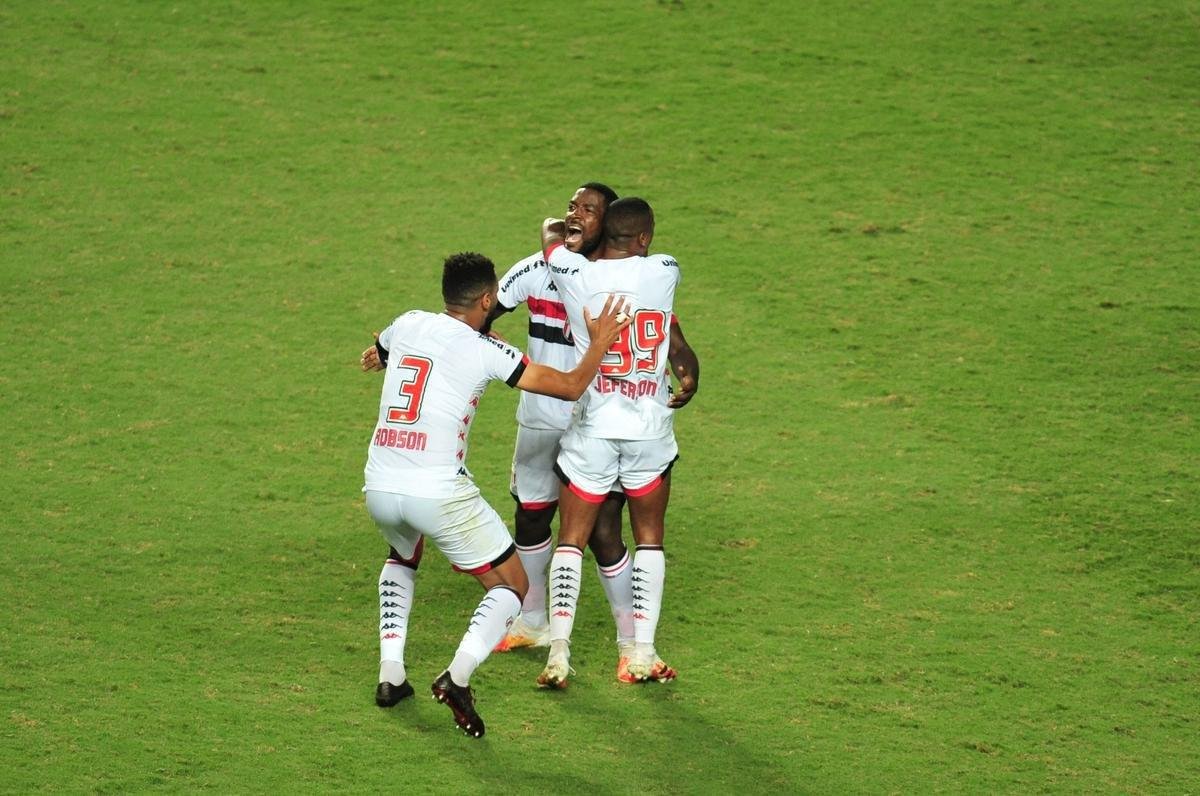 Amrica e Botafogo-SP se enfrentaram no Independncia, pela 35 rodada da Srie B