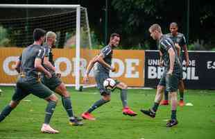 Jogadores do Atltico treinaram nesta tera-feira, vspera do jogo com o Defensor