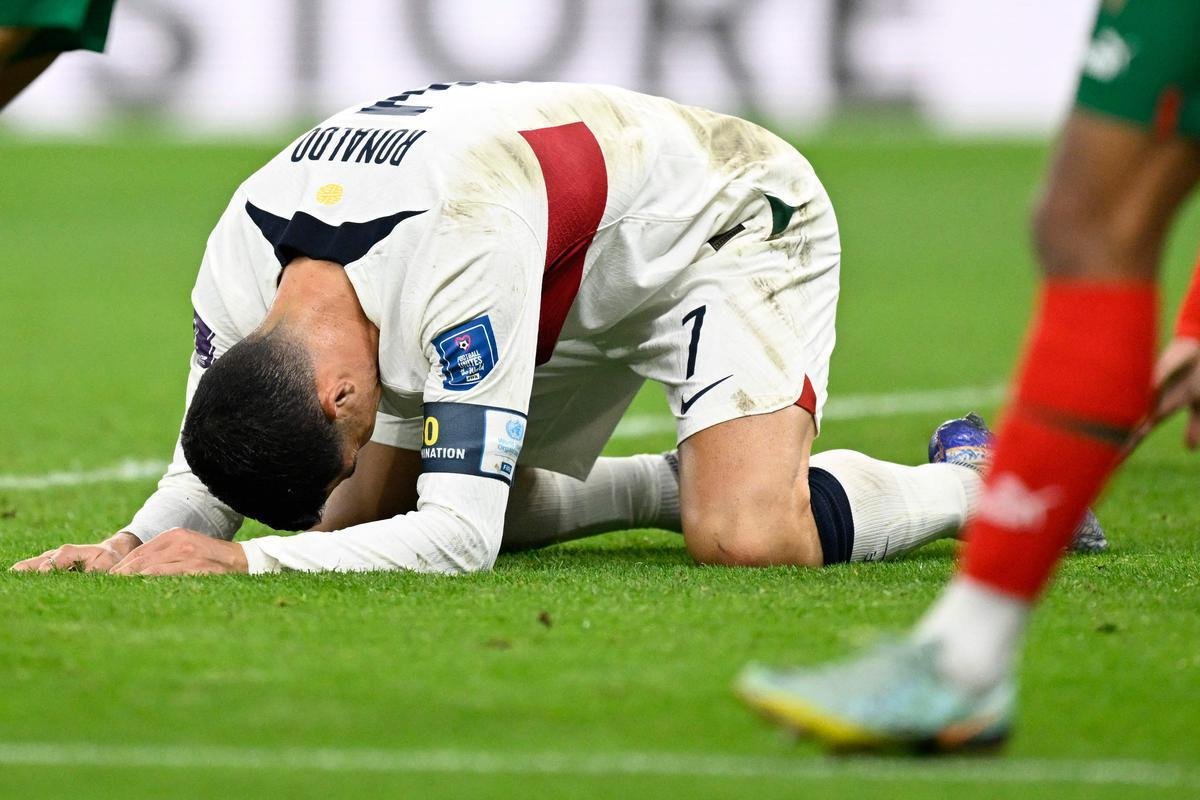Cristiano Ronaldo chora aps eliminao de Portugal na Copa do Mundo diante de Marrocos